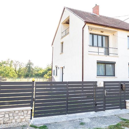 Horvath Apartman Fertőd Exterior foto